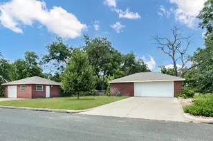 301 W Hackberry St, Fredericksburg, TX 78624 - Photo 8