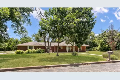 301 W Hackberry St, Fredericksburg, TX 78624 - Photo 1
