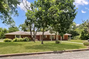 301 W Hackberry St, Fredericksburg, TX 78624 - Photo 1