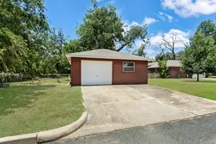 301 W Hackberry St, Fredericksburg, TX 78624 - Photo 30