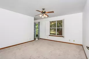 301 W Hackberry St, Fredericksburg, TX 78624 - Photo 16