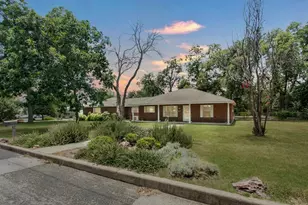 301 W Hackberry St, Fredericksburg, TX 78624 - Photo 2