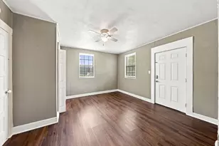 204 Davis St, Kerrville, TX 78028 - Photo 12