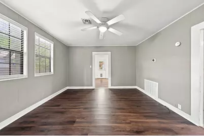 204 Davis Street, Kerrville, TX 78028 - Photo 2