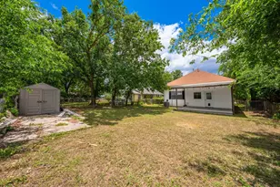 204 Davis St, Kerrville, TX 78028 - Photo 16