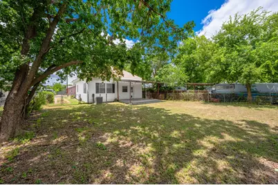 204 Davis Street, Kerrville, TX 78028 - Photo 18