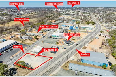 1812 Water St, Kerrville, TX 78028 - Photo 2