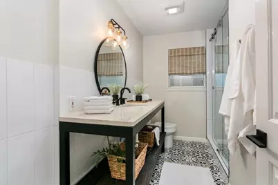 803 N Bowie, Fredericksburg, TX 78624 - Photo 18