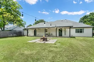 803 N Bowie, Fredericksburg, TX 78624 - Photo 2