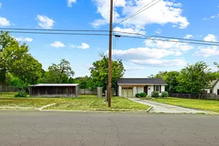 819 &amp 821 Clay St, Kerrville, TX 78028 - Photo 16