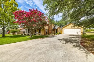1445 N Gloucester Point, Kerrville, TX 78028 - Photo 12