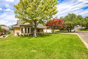 1445 N Gloucester Point, Kerrville, TX 78028 - Photo 22