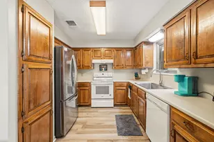 1445 N Gloucester Point, Kerrville, TX 78028 - Photo 4