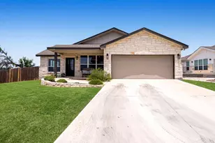 912 Smokey Oak Dr, Fredericksburg, TX 78624 - Photo 2