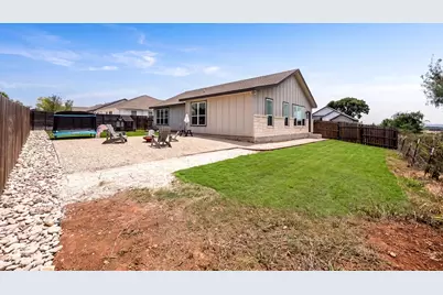 912 Smokey Oak Dr, Fredericksburg, TX 78624 - Photo 32