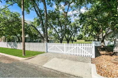 408 Fulton St, Fredericksburg, TX 78624 - Photo 2