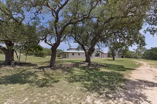 622 Paradise Ranch Rd, Fredericksburg, TX 78624 - Photo 2