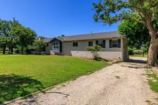 1009 W Main St, Kerrville, TX 78028 - Photo 46