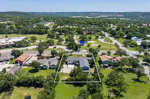 1009 W Main St, Kerrville, TX 78028 - Photo 4