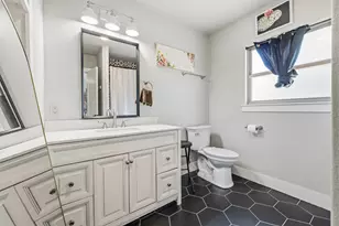 1009 W Main St, Kerrville, TX 78028 - Photo 40