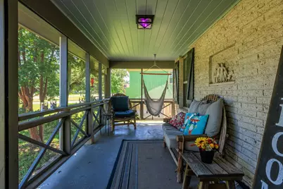 1009 W Main St, Kerrville, TX 78028 - Photo 4