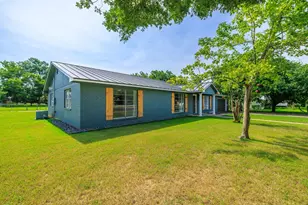 114 N Crestwood Dr, Fredericksburg, TX 78624 - Photo 2