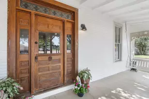 307 S Creek St, Fredericksburg, TX 78624 - Photo 4