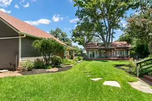 404 N Pecan St, Fredericksburg, TX 78624 - Photo 28