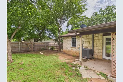 328 Glenmoor Dr, Fredericksburg, TX 78624 - Photo 24