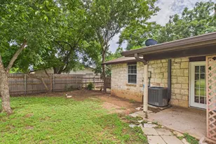 328 Glenmoor Dr, Fredericksburg, TX 78624 - Photo 24