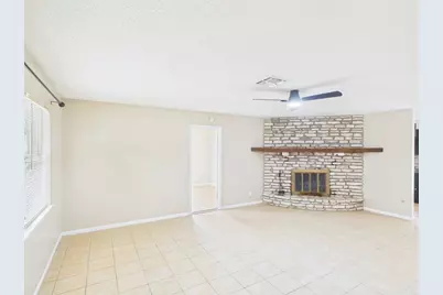 328 Glenmoor Dr, Fredericksburg, TX 78624 - Photo 2