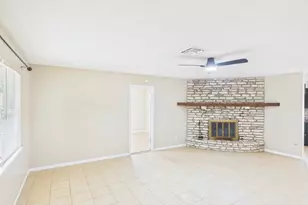 328 Glenmoor Dr, Fredericksburg, TX 78624 - Photo 2