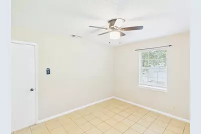 328 Glenmoor Dr, Fredericksburg, TX 78624 - Photo 16