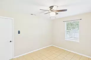 328 Glenmoor Dr, Fredericksburg, TX 78624 - Photo 16