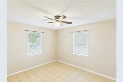 328 Glenmoor Dr, Fredericksburg, TX 78624 - Photo 14