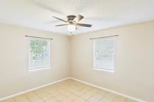 328 Glenmoor Dr, Fredericksburg, TX 78624 - Photo 14