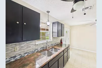 328 Glenmoor Dr, Fredericksburg, TX 78624 - Photo 6
