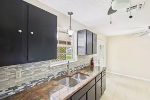 328 Glenmoor Dr, Fredericksburg, TX 78624 - Photo 6