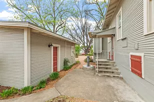 215 E Travis St, Fredericksburg, TX 78624 - Photo 18