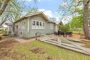 215 E Travis St, Fredericksburg, TX 78624 - Photo 28