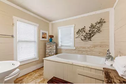 215 E Travis St, Fredericksburg, TX 78624 - Photo 22