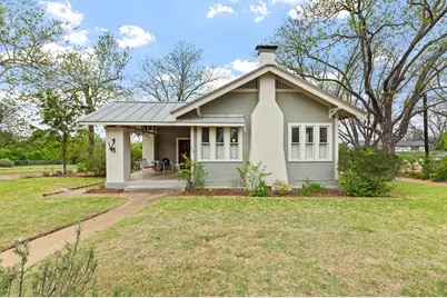 215 E Travis St, Fredericksburg, TX 78624 - Photo 1