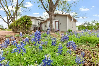 215 E Travis St, Fredericksburg, TX 78624 - Photo 26