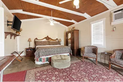 215 E Travis St, Fredericksburg, TX 78624 - Photo 20