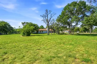 136 Royal Oaks Loop, Kerrville, TX 78028 - Photo 32