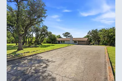 136 Royal Oaks Loop, Kerrville, TX 78028 - Photo 1