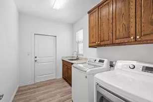 143 Stonewood, Fredericksburg, TX 78624 - Photo 14