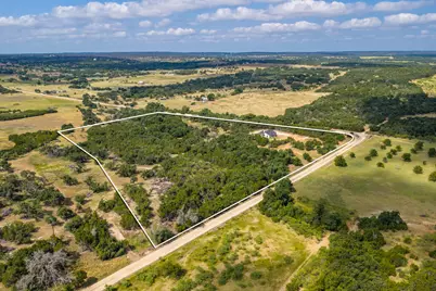 2662 Old Willow Rd, Fredericksburg, TX 78624 - Photo 2