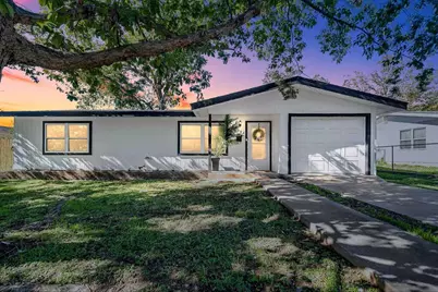 804 N Milam St, Fredericksburg, TX 78624 - Photo 1