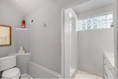 208 E San Antonio St, Fredericksburg, TX 78624 - Photo 34